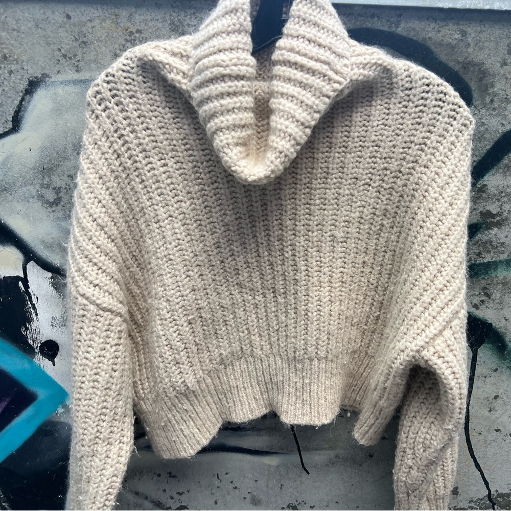 ZARA CHUNKY Oversized CROPPED SWEATER in Cream Fits like Medium